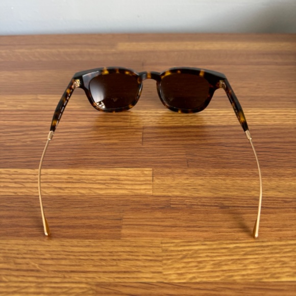 Oliver Peoples Tortoise Sunglasses - Picture 8 of 9